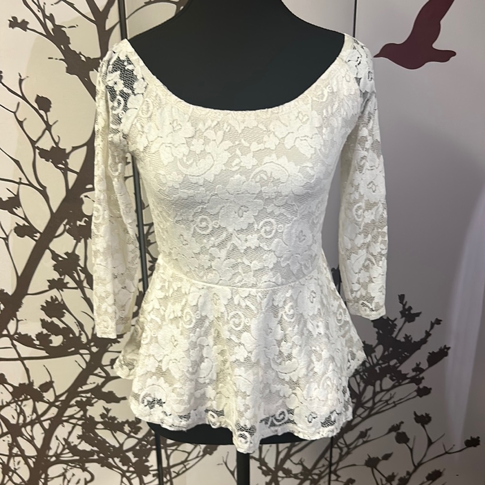 DYNAMITE Size Small White Floral Pattern Long Sleeve Blouse $18 price drop!⬇️
